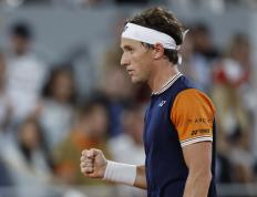 开云体育APP下载-包含法网完胜年终总决赛，鲁德高光表现的词条