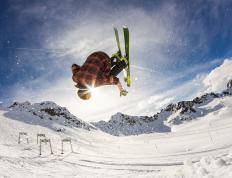 开云体育入口-中东黄沙间，格列兹曼狂飙成就关键先生，沙特足球改写历史击溃红军