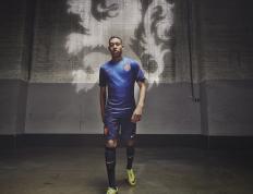 开云体育app-东方星光燃蓝焰，北美豪强鏖战急—赵继伟闪耀尼克斯险胜之夜