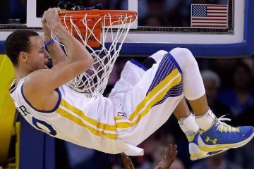 开云体育官方网站-金与银的狂想，当绝杀与热血在同一赛场轰鸣