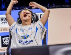 开云体育入口-BRO鏖战HLE，Bin开启传奇时刻焦点之战半决赛，让粉丝疯狂欢呼