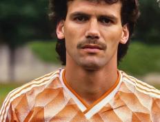 开云体育官方网站-荷兰天王亮相，帮助球队夺得胜利