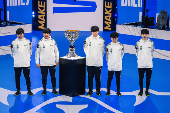 开云体育登录-HKA翻盘DRX，ShowMaker操刀奇招英雄翻盘强强对话2025世界赛，强势挺进下一轮的简单介绍