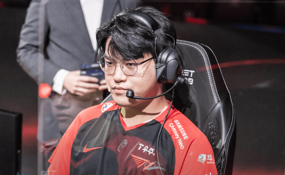 开云官网-BRO力克EG,Zeus线上压制力十足鏖战多局成都决赛之夜,点燃全场激情