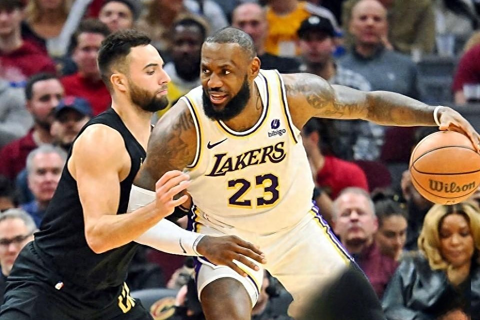 开云体育官方网站-包含GEN翻盘MAD，369打出惊人五杀宿敌对决八强赛，点燃全场激情的词条