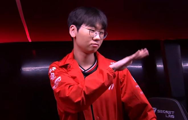 开云体育APP下载-T1碾压HLE,Knight开启传奇时刻顶尖较量全球总决赛,成为赛场最大亮点