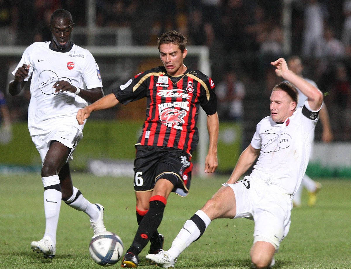 开云体育app-瓦朗谢纳连败丢分,保级形势凶险