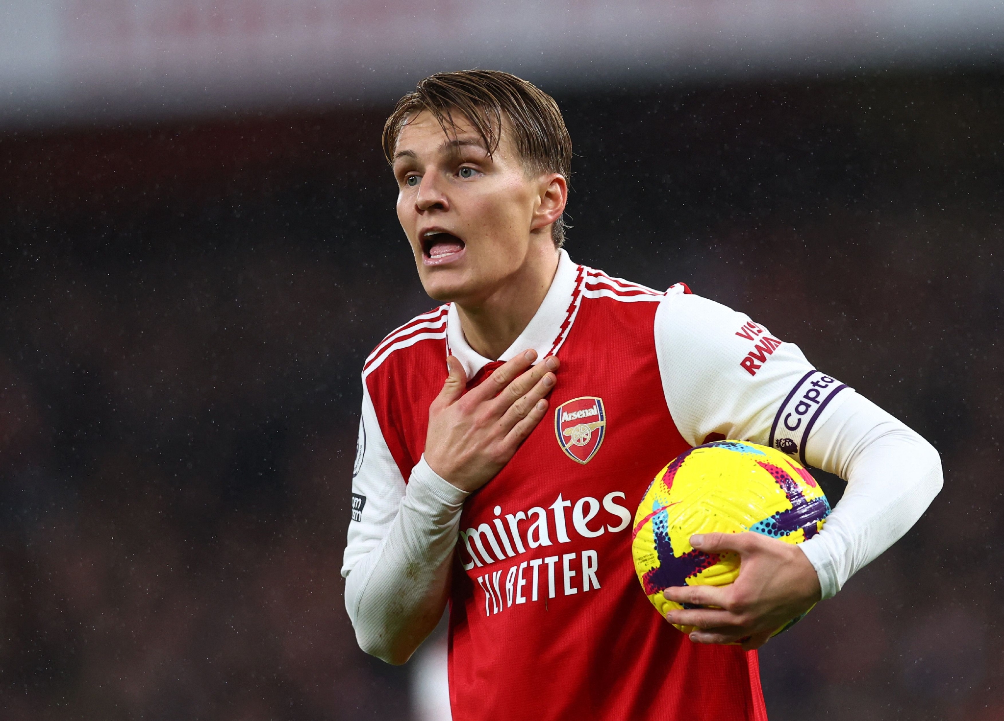 开云体育-阿森纳主场失利,卫冕冠军艰难保级