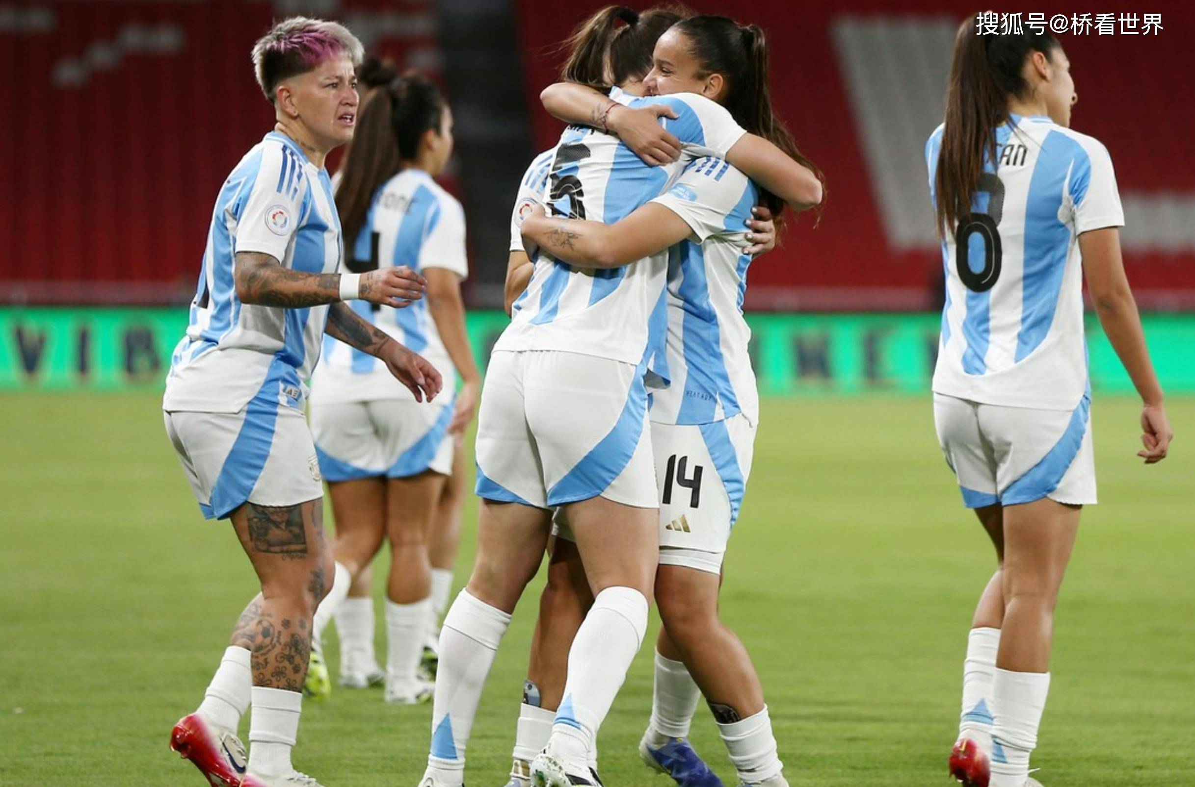 开云体育在线-非洲女足比赛掀起热潮，球迷狂热