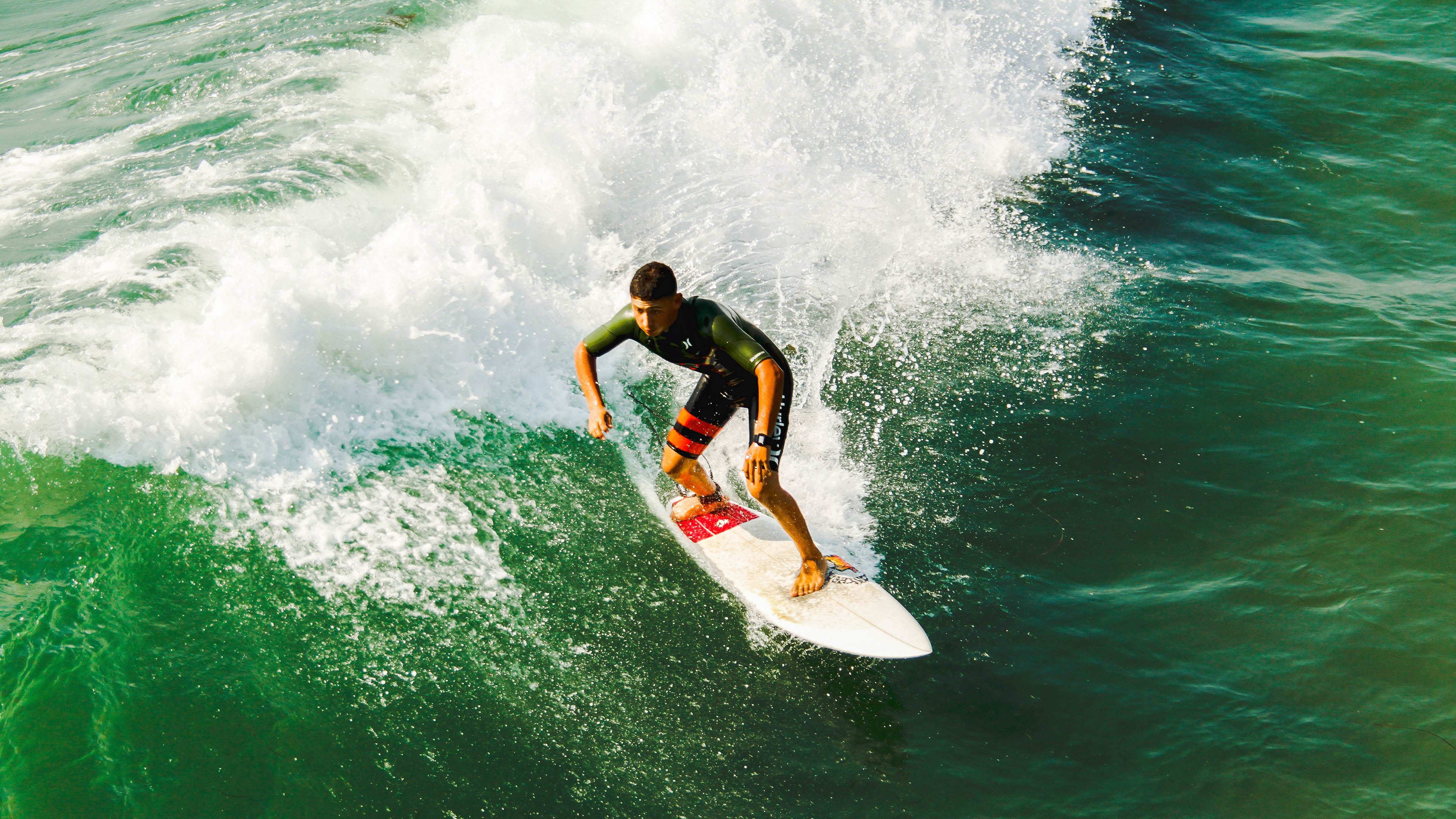 开云体育在线-红牛失误成就马丁内利 他如何缔造F1历史最年轻总冠军纪录？