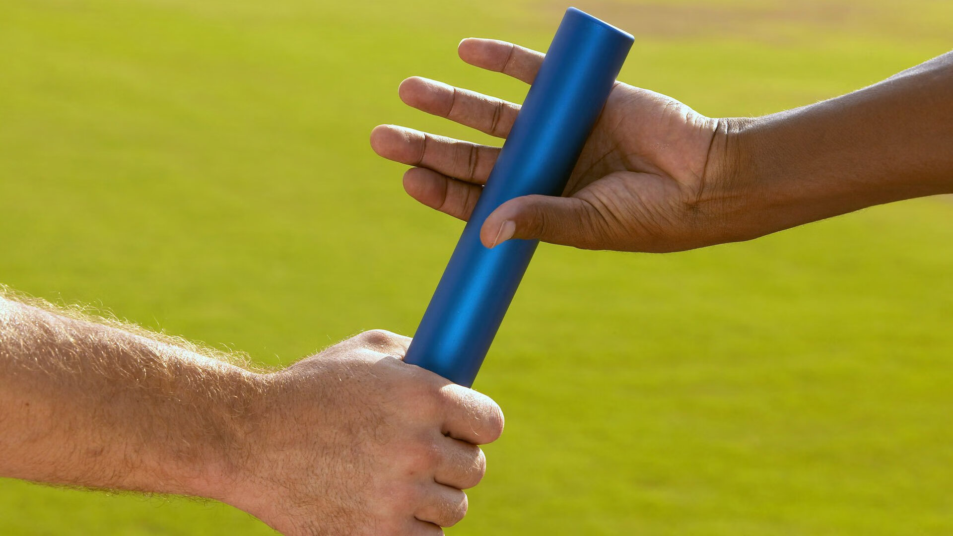 开云体育在线-哈斯逆袭与汉密尔顿霸权，一场F1赛事的双重叙事