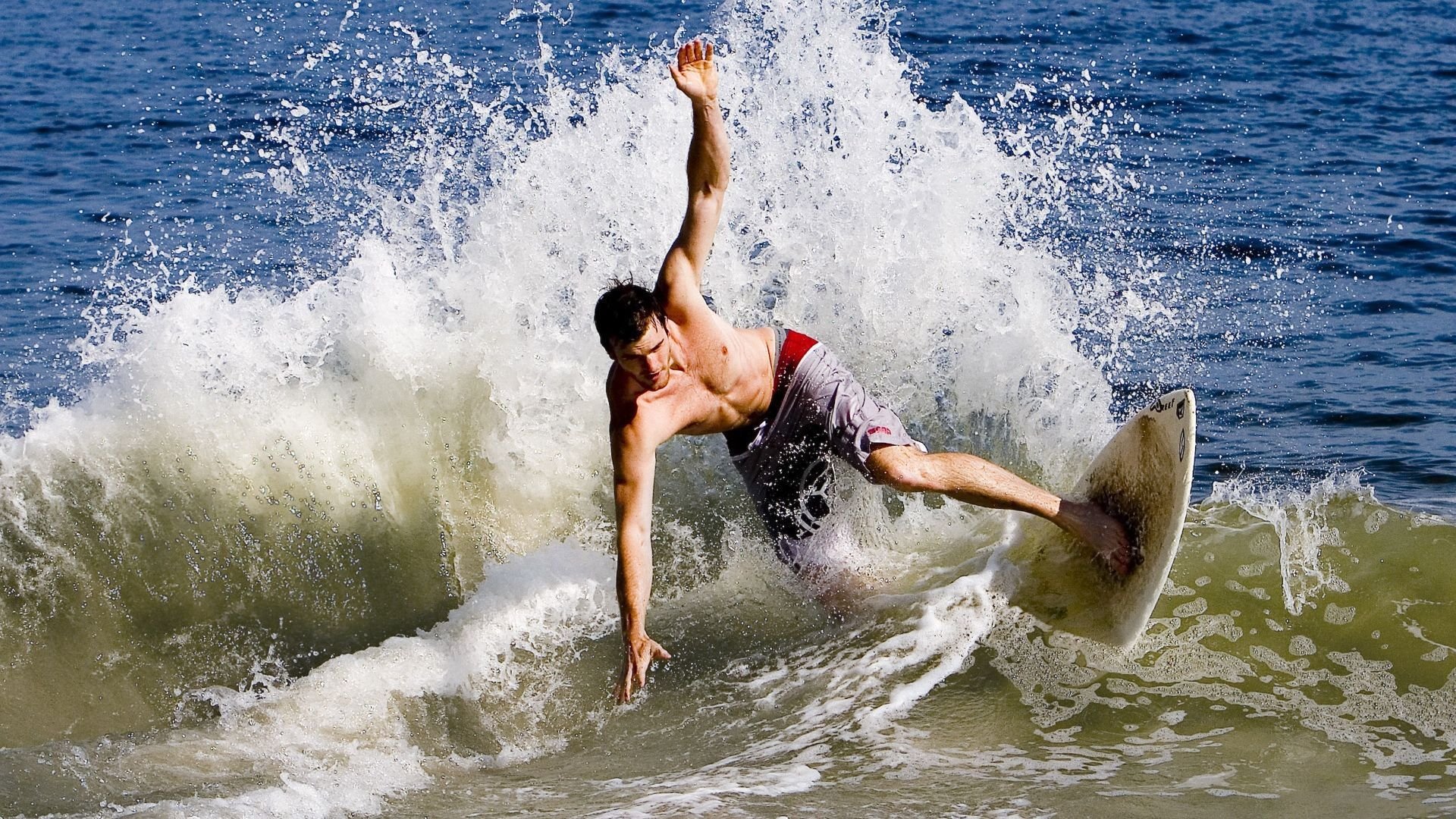 开云体育APP下载-火药味中三分绝响,加时鏖战定乾坤,王哲林52分孤勇点燃赛场